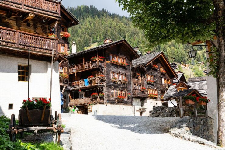 2. Blockhaus in Grimenz Schweiz.jpg