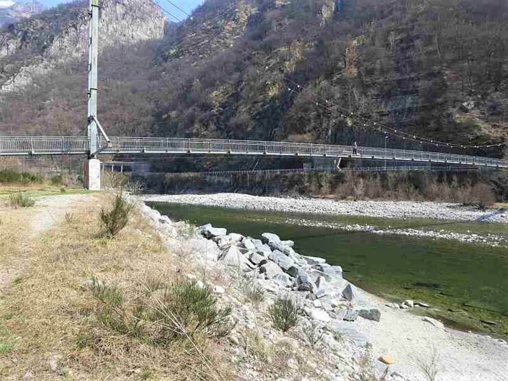 3. Hängebrücke in Avegno Schweiz.jpg